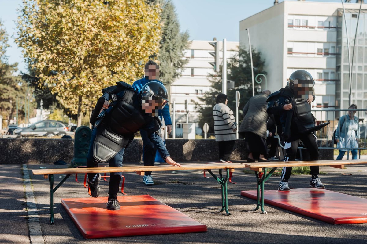 [#Prox] Grosse journée Prox aujourd'hui à <a href="/woippy/">Woippy</a> avec près de 700 participants venus à la rencontre des #policiers du <a href="/RaidAventureRAO/">Raid Aventure Organisation</a>, de la <a href="/PoliceNat57/">Police nationale 57</a> et de la #PoliceMunicipale, mais aussi des #pompiers du @sdis57, du transporteur <a href="/LEMET57/">Réseau LE MET'</a> et des nombreuses associations
