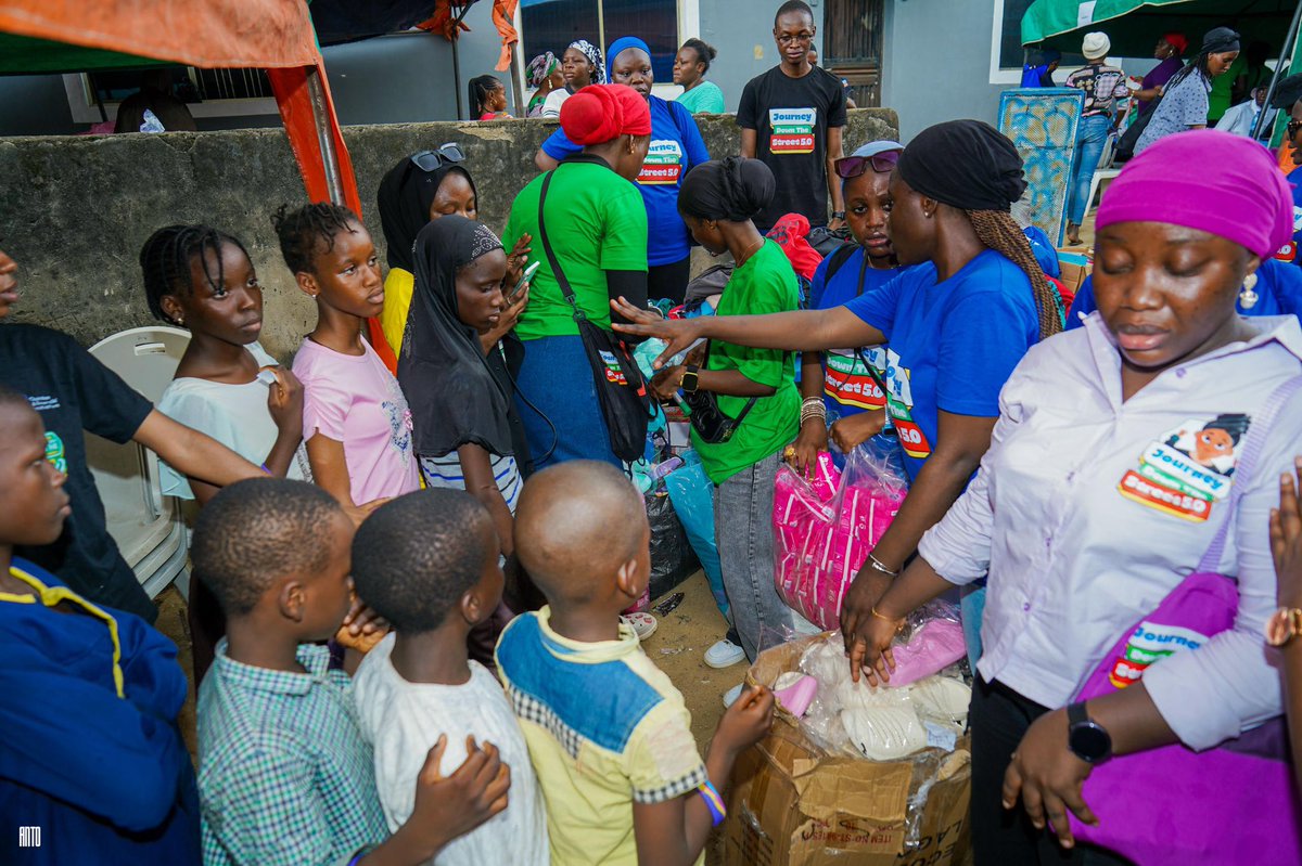 OfficialJdts's tweet photo. With joyous hearts and stressed faces, Oyintee and friends strived to put a smile on the face of the kids of Ajibola community. 

We won’t be getting over that anytime soon!🥹❤️ https://t.co/0lLTSdILgE