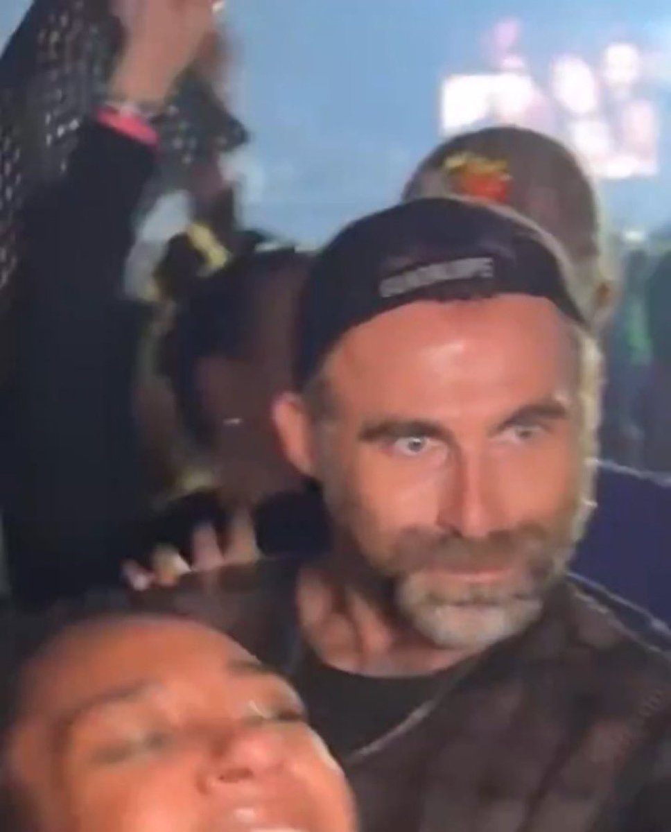 filemyrph's tweet photo. I hate gay Halloween, what do you mean you’re the older gay man who shoved Brittany Broski during the “Apple” dance at the Sweat Tour in LA? https://t.co/rFQcrnMbGr