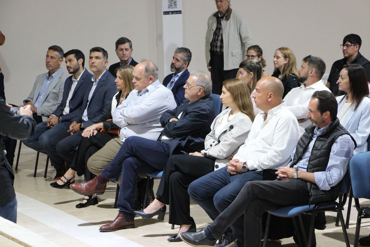 IntaManfredi's tweet photo. #Hoy | Innovación en Sistemas de #Producción 🌱♻️

Bajo el lema "eficiencia y circularidad" y organizada en conjunto entre @agriculturaar, @intaargentina y el @INTIargentina se realizó esta jornada de capacitación en la Experimental de #INTAManfredi https://t.co/Bc02psdGfw