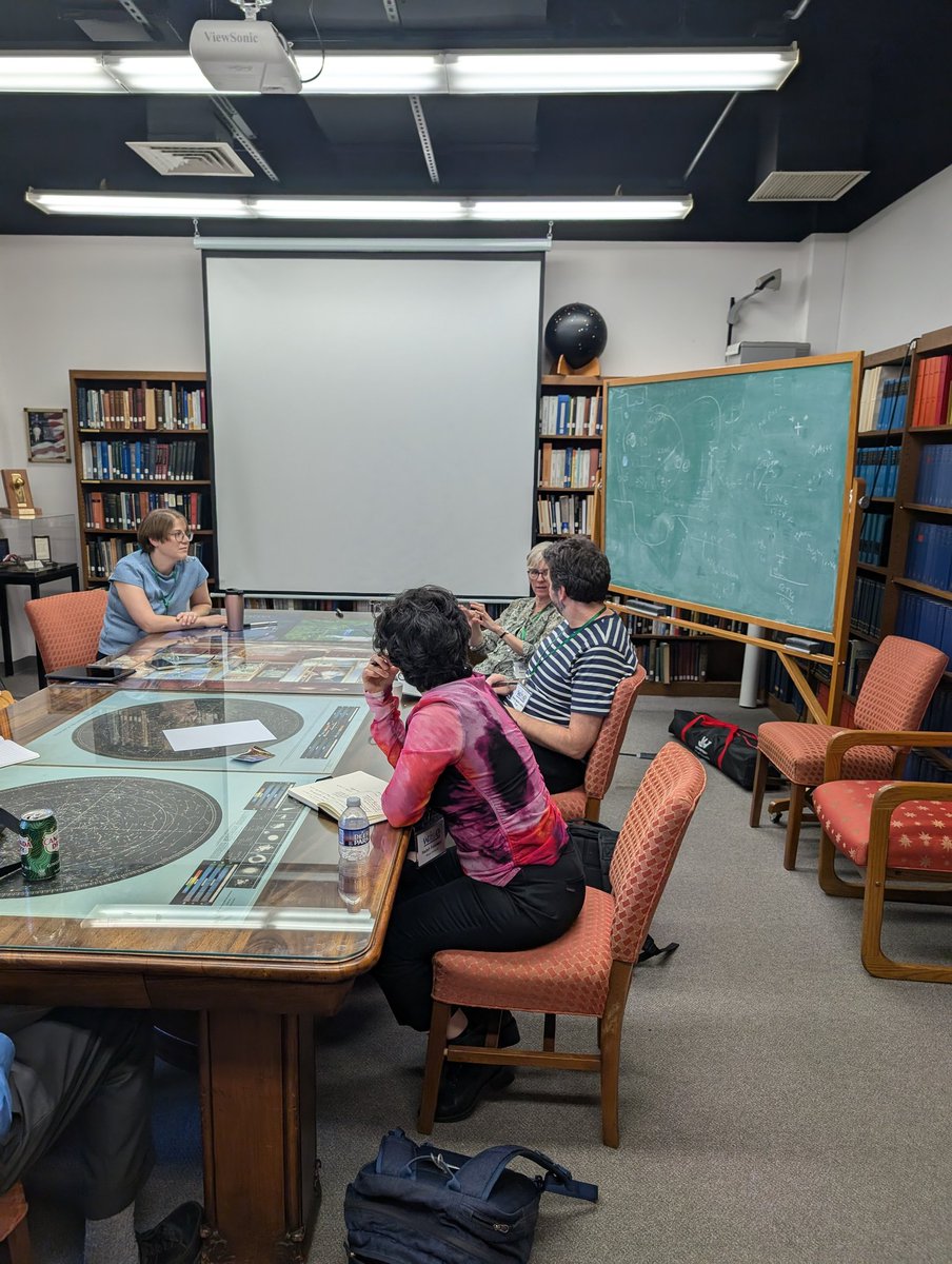 DrJoyBuongiorno's tweet image. A neuroscientist, geologist, computer scientist, biogeochemist, and some chemists walk into a room and start discussing the meaning of &quot;purpose&quot;. 
#WISE 

#sciencetwitter @CarnegiePlanets @carnegiescience