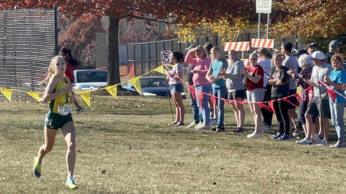 D11Sports's tweet photo. CHAMPIONSHIP WEDNESDAY: 

Here is an interview with your @PIAADistrictXI 3A Girls Cross Country Champion Madelyn McCartney of @_EHSAthletics. @EmmausXCTF @SLUHNSportsMed https://t.co/Xs7yjw6tma