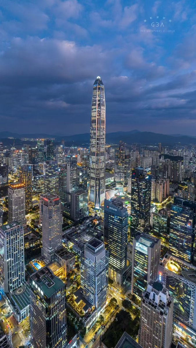 Majestic Pingan Finance Center in Shenzhen.

#kpf <a href="/KohnPedersenFox/">KPF</a> #shenzhen #china #building #architecture #cityscape #nightscape