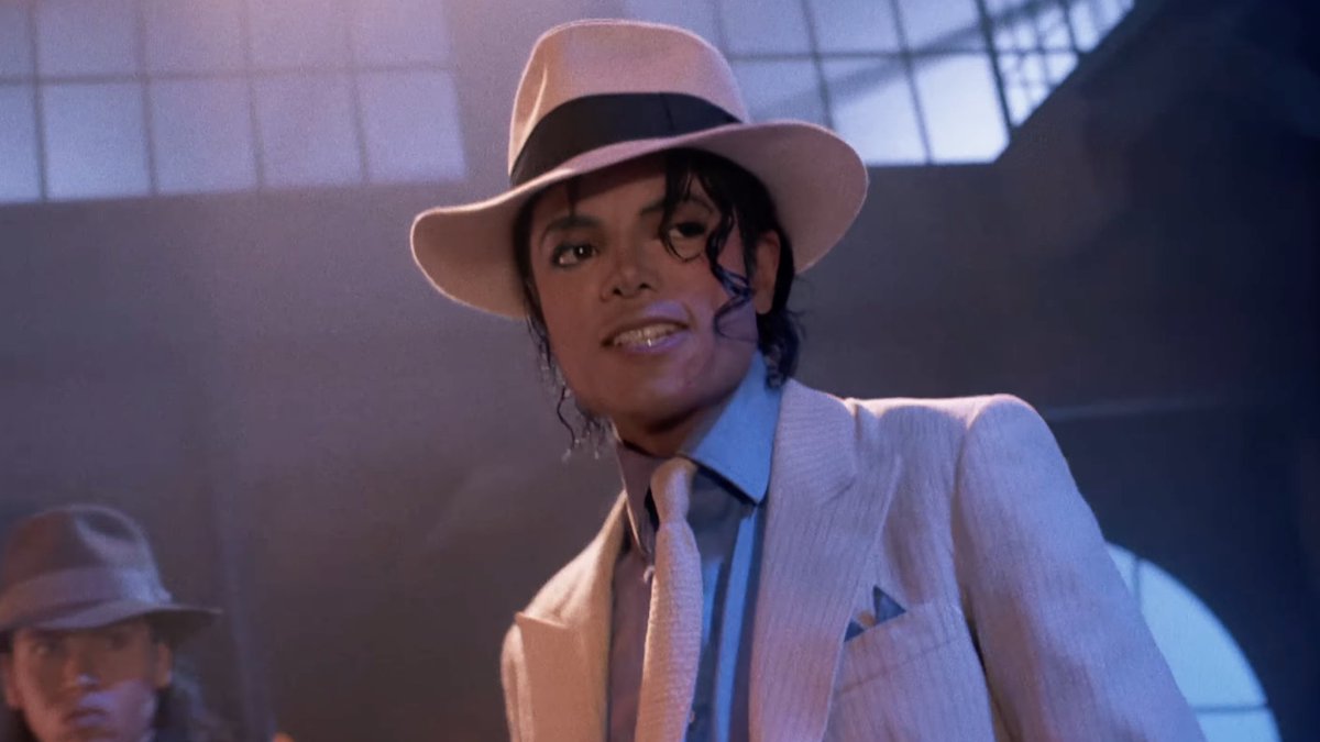 chartdata's tweet photo. Michael Jackson's "Smooth Criminal" has now surpassed 1 billion views on YouTube. https://t.co/mziyspZmxs