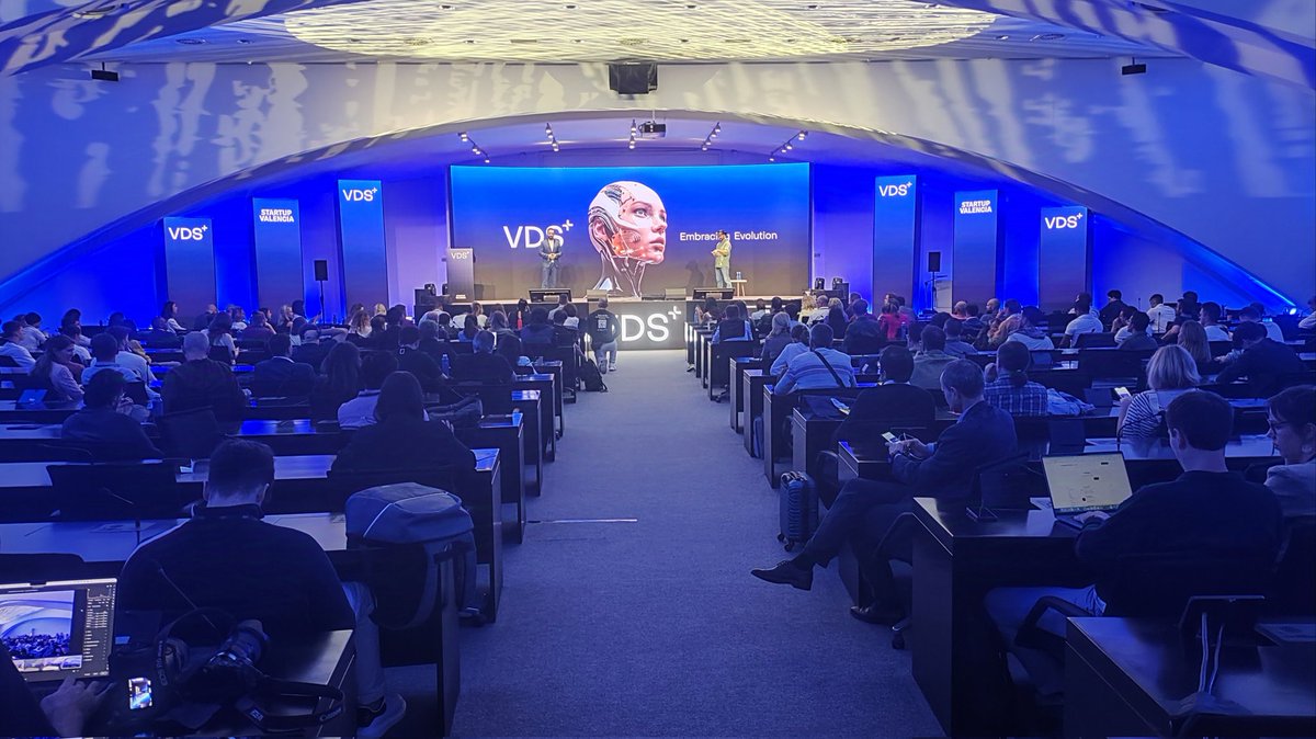 Gorka Sánchez (@gorkasancheznan) on Twitter photo Mesa #digitalización en #sanidad en el Valencia Digital Summit #VDS2024.
<a href="/AtencionLiquida/">Atención Líquida</a> en <a href="/PharaonProject/">Pharaon Project</a> para afrontar el #envejecimiento y la #cronicidad.
+Salud y -Sanidad
Gracias por la invitación y enhorabuena por los 12.000 asistentes, <a href="/VDS_event/">VDS</a>
<a href="/TomasCastilloA/">Tomás Castillo</a> Mesa #digitalización en #sanidad en el Valencia Digital Summit #VDS2024.
<a href="/AtencionLiquida/">Atención Líquida</a> en <a href="/PharaonProject/">Pharaon Project</a> para afrontar el #envejecimiento y la #cronicidad.
+Salud y -Sanidad
Gracias por la invitación y enhorabuena por los 12.000 asistentes, <a href="/VDS_event/">VDS</a>
<a href="/TomasCastilloA/">Tomás Castillo</a>