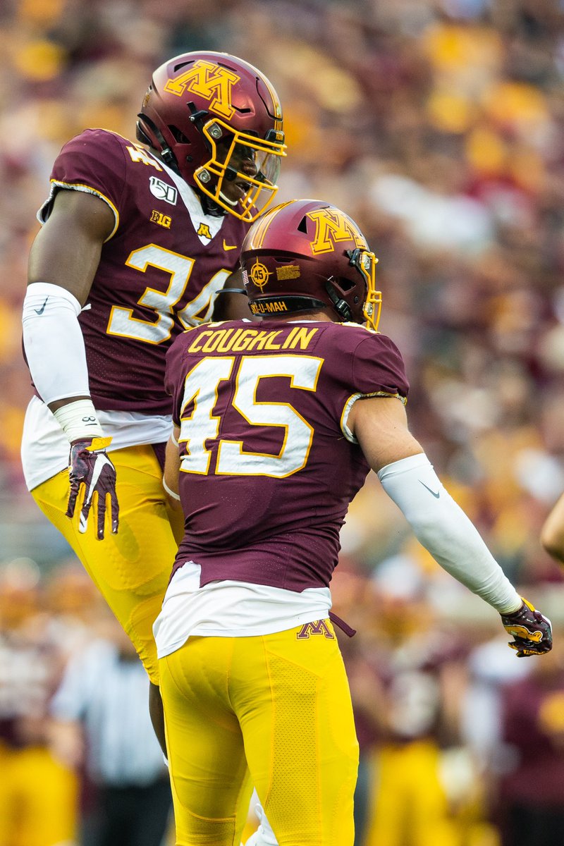 GopherFootball's tweet photo. Happy Homecoming from a pair of our #pROWGophers 🤩 #RTB #SkiUMah #Gophers 

HOMECOMING TICKETS: https://t.co/AwLUHODESL https://t.co/h1qn1qqmfx