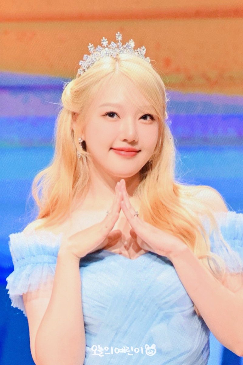 KnightFriend6's tweet photo. So...For Gfriend Reunion 2025...Are They Back To Mago Era ❓️❔️👀💙💜🤍 https://t.co/8oTcCi1uFC