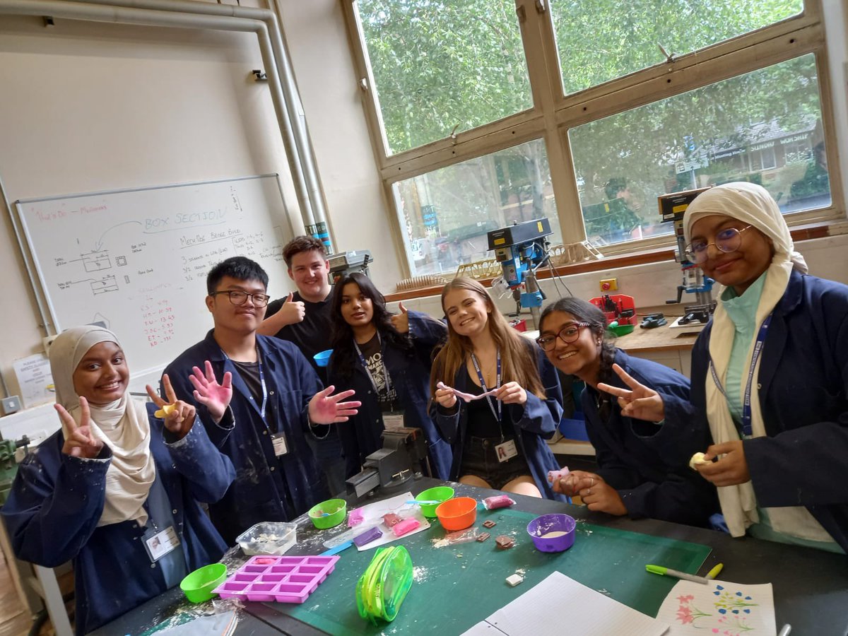 Teachers/Advisors and Year 12 students - there’s now only 3 weeks left of this years recruitment cycle to our Reach for Excellence program! Don’t miss out! find out more at contextualoutreach.leeds.ac.uk/rfe/rfeapply/ #RfERecruit24