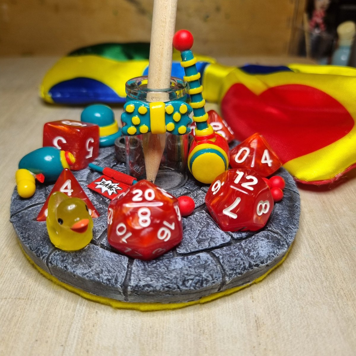 gelatinous_cute's tweet photo. A dice display based on everyone's favourite Unhinged Ghost Clown, Chuckles from @LegendsofAvantris & @IroningBoardDM
๐ป๐คก๐ซ
#dicedisplay #diceholder #dice #dnd #legendsofavantris #legendsofavantrisfanart #chucklestheclownn https://t.co/NOoUKuIFtl