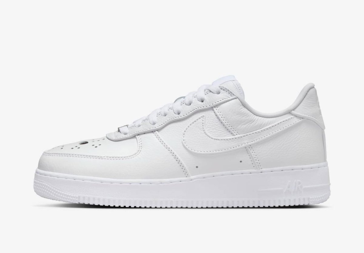 JUKEYMONSTA's tweet photo. This is out of control. With so many custom shoe designers out there this is what we get for a Halloween sneaker? Where’s the creativity? Where’s the love for the sneaker? So much could have been done with this design. At least throw some blood 🩸 splatter or a Jason lace lock. https://t.co/h4rOd1TNql