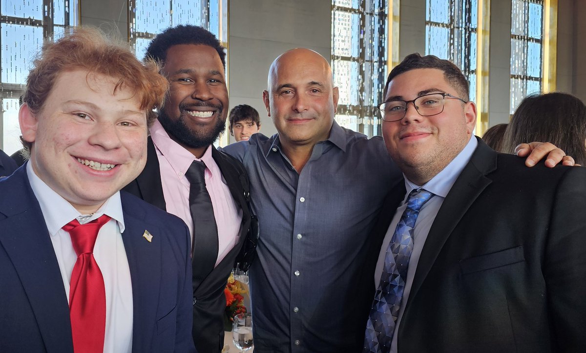 DoualyX's tweet photo. Our @HerbertSchoolHU/@wrhuradio students congratulate the @NYSBroadcasters #HallofFame Class of 2024, celebrating @BlancaRVilchez,   @craigcartonlive, @MikeCatalana, @SeanMcMaster, @rhyminrichie &amp; @murph_bills!!! We are all inspired by your work, your words &amp; your dedication. 💘 https://t.co/hYuh7rb7zf