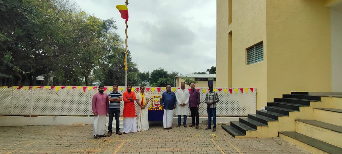 ashishatul's tweet photo. @sanketp @KannadigaSpeaks @rajanna_rupesh @BrickShelt58647 Sir we have been living in the society for the last 10 years. We celebrate together as a family. Even in COVID times!!! https://t.co/6OWjpGFNfL