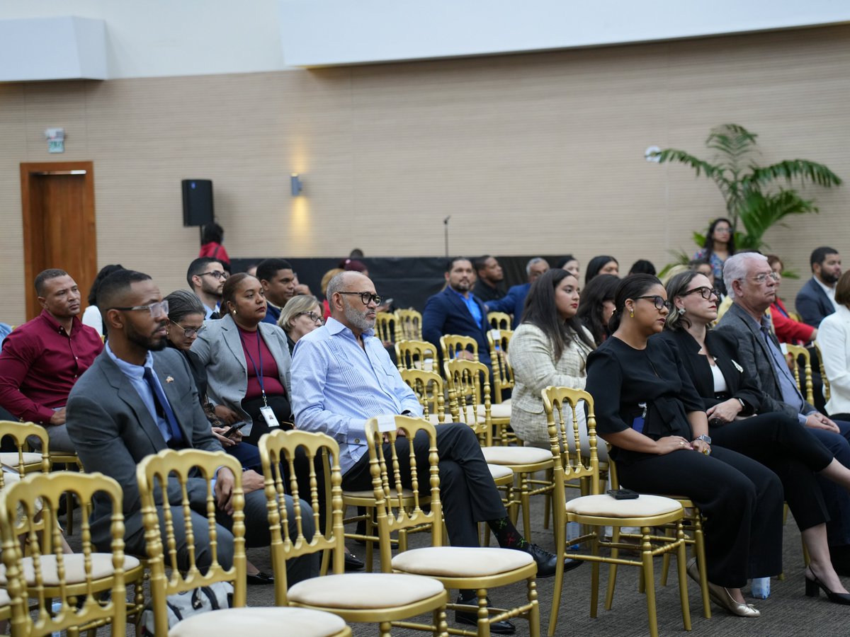 VictorCastro_RD's tweet photo. Agradezco al (@MIREXRD), a la @faodominicana y el Programa Mundial de Alimentos, por invitarme al conversatorio "Derecho a los Alimentos para una Vida y un Futuro Mejor: Perspectivas y Acciones en la República Dominicana", en el marco de la celebración del mes de la alimentación. https://t.co/Wtt5szDn9p