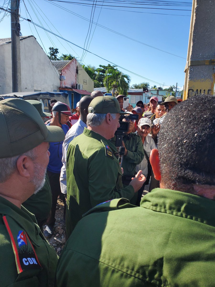 MMarreroCruz's tweet photo. Estuvimos en el municipio San Antonio del Sur, Guantánamo, acompañando al Presidente @DiazCanelB. También junto a nosotros varios Ministros. 

Ratificamos que la ayuda está en camino para todo lo que sea posible. ¡Qué heroísmo el de este pueblo!

#FuerzaGuantánamo https://t.co/W8p6KsU7Td