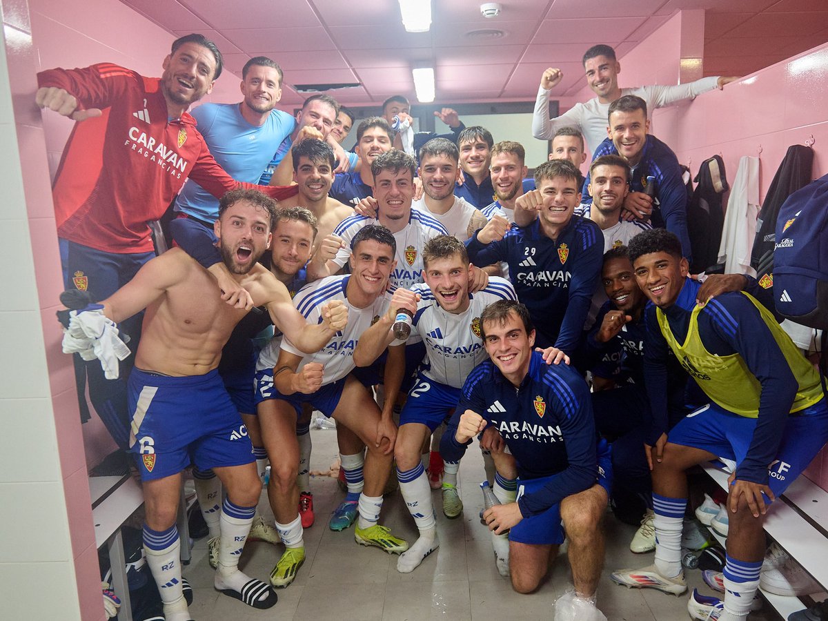 RealZaragoza's tweet image. Mi equipo 

Mi familia 

Todos somos uno 

🍍🤍💙