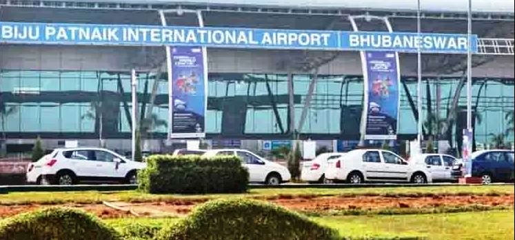 UnfoldWithDeep's tweet image. With Cyclone Dana approaching Odisha coast, the Airports Authority of India (AAI) has announced a 16-hour suspension of flight services at Biju Patnaik International Airport (BPIA) in Bhubaneswar, effective from Thursday at 5 pm until Friday at 9 am.  #CycloneDana #BPIA…