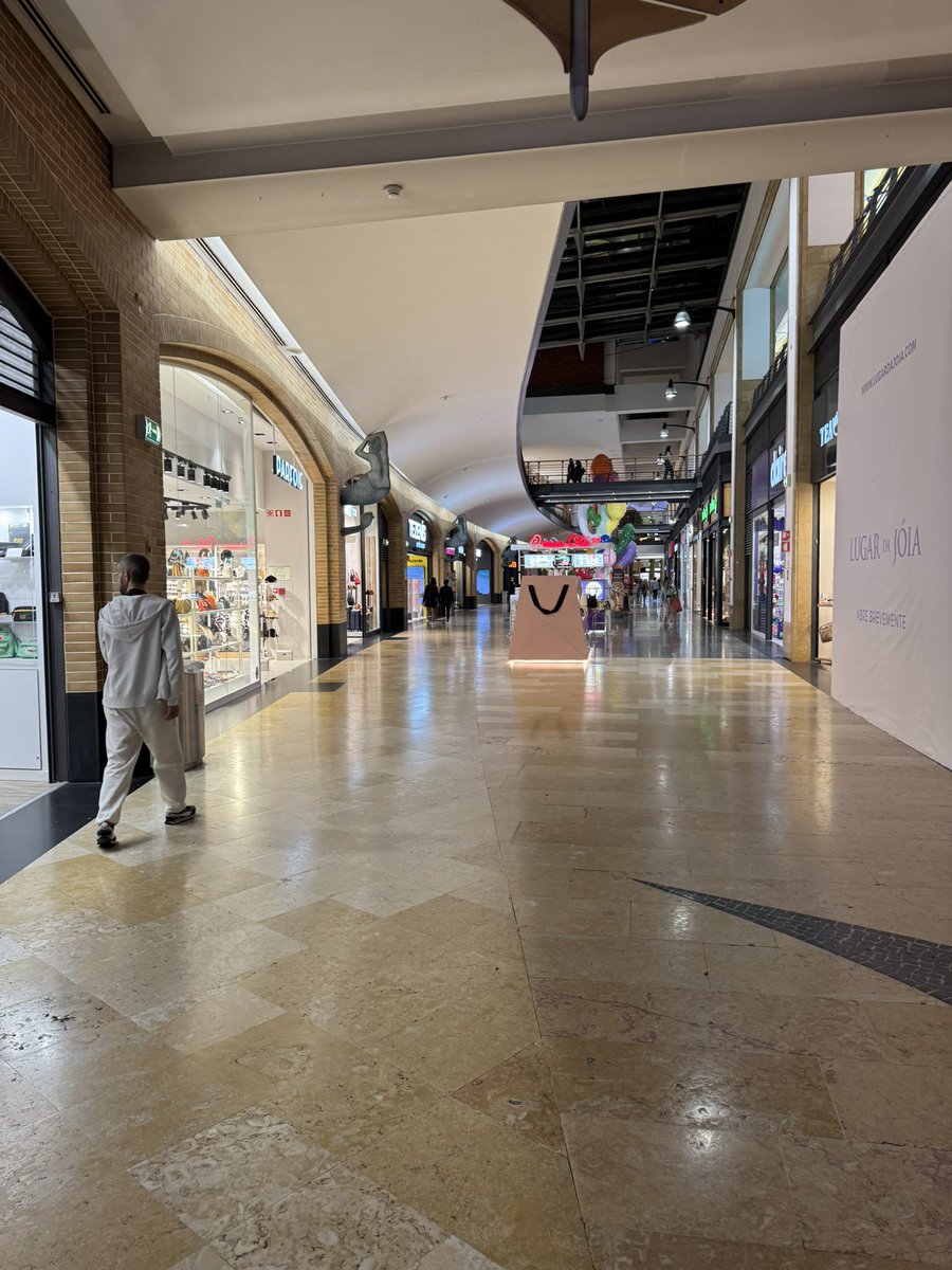 ManuPointCom tweet media