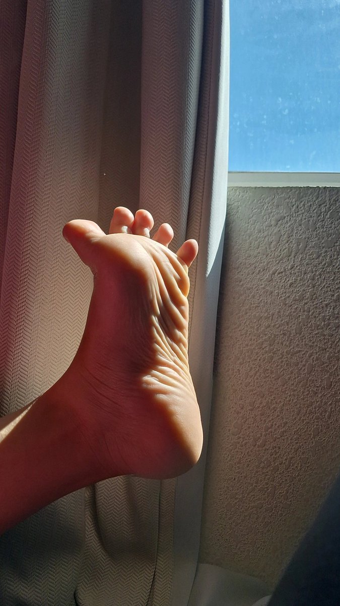 taradeeeeee's tweet photo. ☀️👣

#foot #feet #footmodel #tights #socks #toes #soles #digitalfeetpictures #footfetısh https://t.co/kNxNMhlQ0Y
