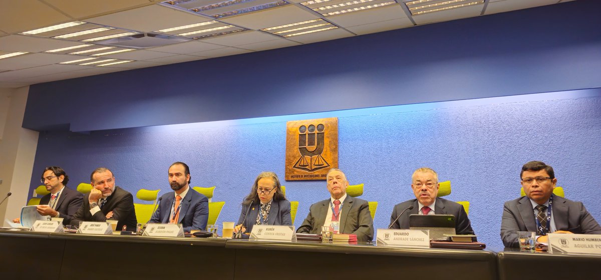 Exponiendo en el XVI Congreso Iberoamericano de Derecho Constitucional, que se celebra en la UNAM, México.