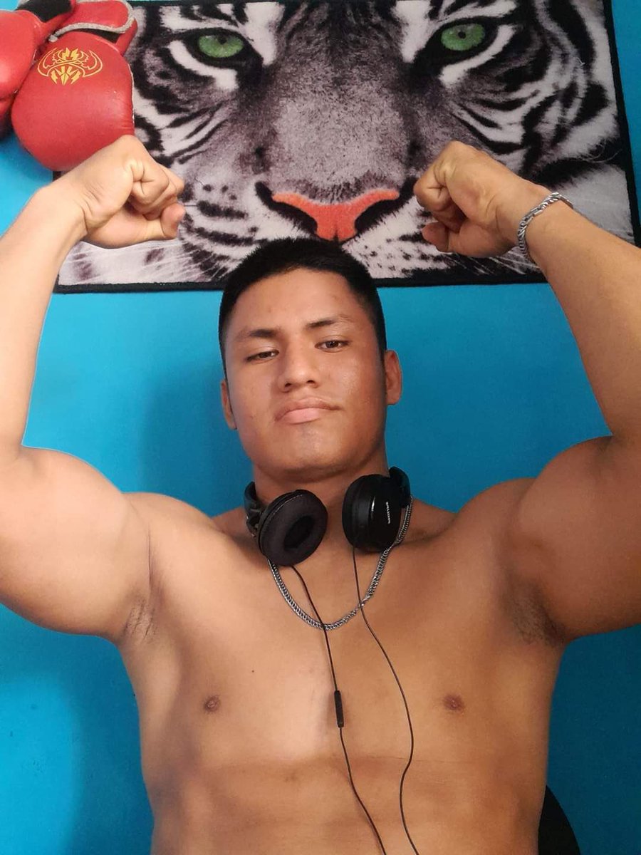 me lames las axilas? 🤤