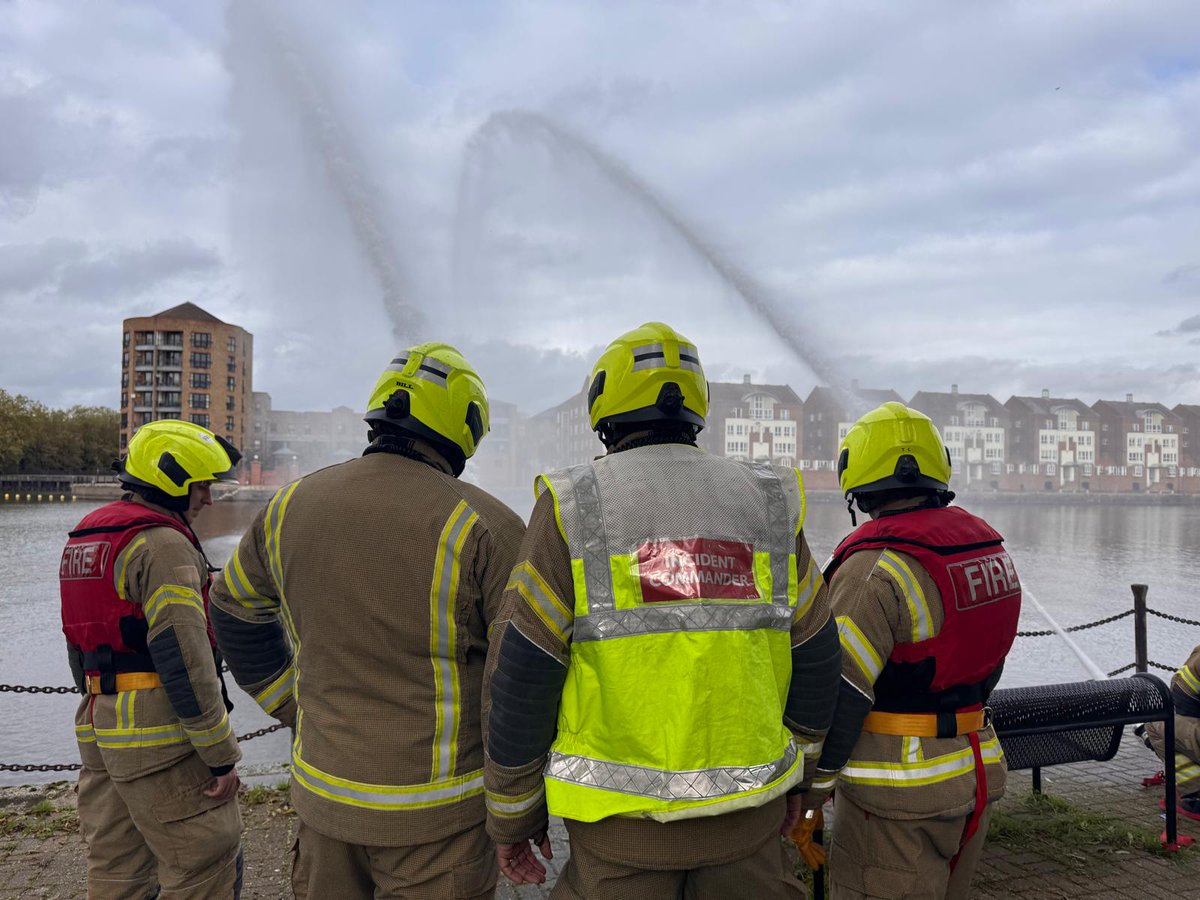 Crews from Blue Watch Deptford, Forest Hill and New Cross Fire Stations took part in training today, to maintain skills and develop new recruits in pumping from open water and Height Vehicle, water tower operation on station and at Surrey Quay #LFB #Training