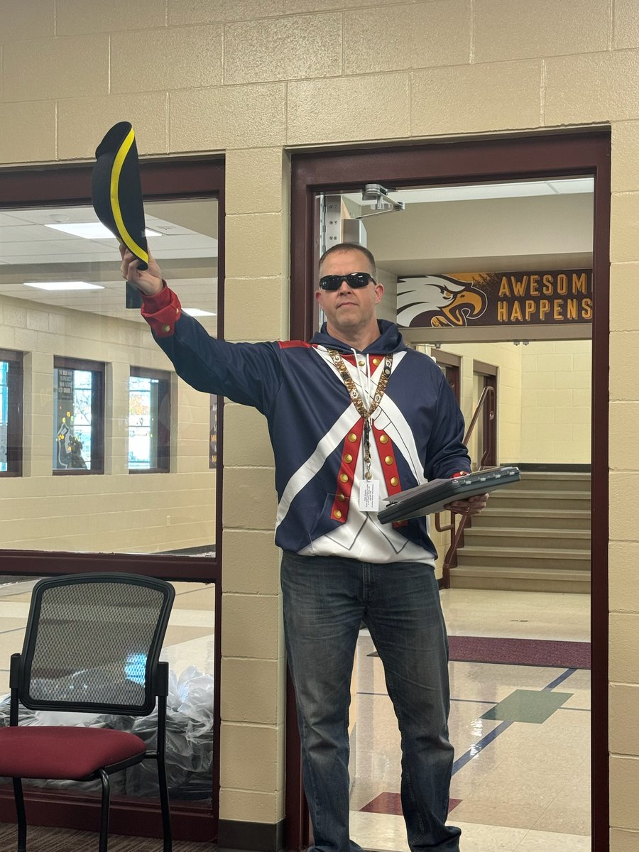 ErichUtrie's tweet image. Just another day teaching middle school! 🤣
@colonialwmsburg 
#BeRevolutionary
#teacherlife