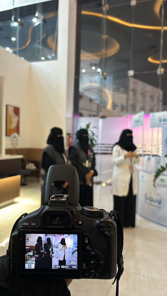 somuteam's tweet photo. لحظات من حملتنا التوعوية ضد سرطان الثدي 🎀، جهودنا متواصلة لرفع الوعي والتثقيف حول أهمية الفحص الدوري. #التوعية_بسرطان_الثدي #فريق_سمو 💪👩‍⚕️ https://t.co/GxPQbrcy7g