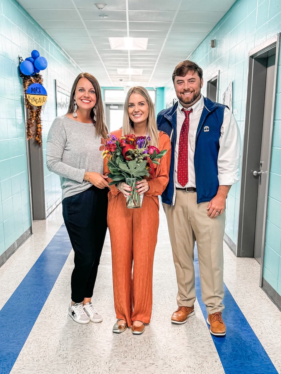 LawhonTPSD's tweet image. Lawhon Elementary’s Teacher of the Year is Lauren George !!!!!! We are so very thankful for her and all she does for our students. She is one of a kind and we are lucky to have her at Lawhon !!!! Congratulations, Mrs. George !!!! 💙🫶🏼💛 #tpsd