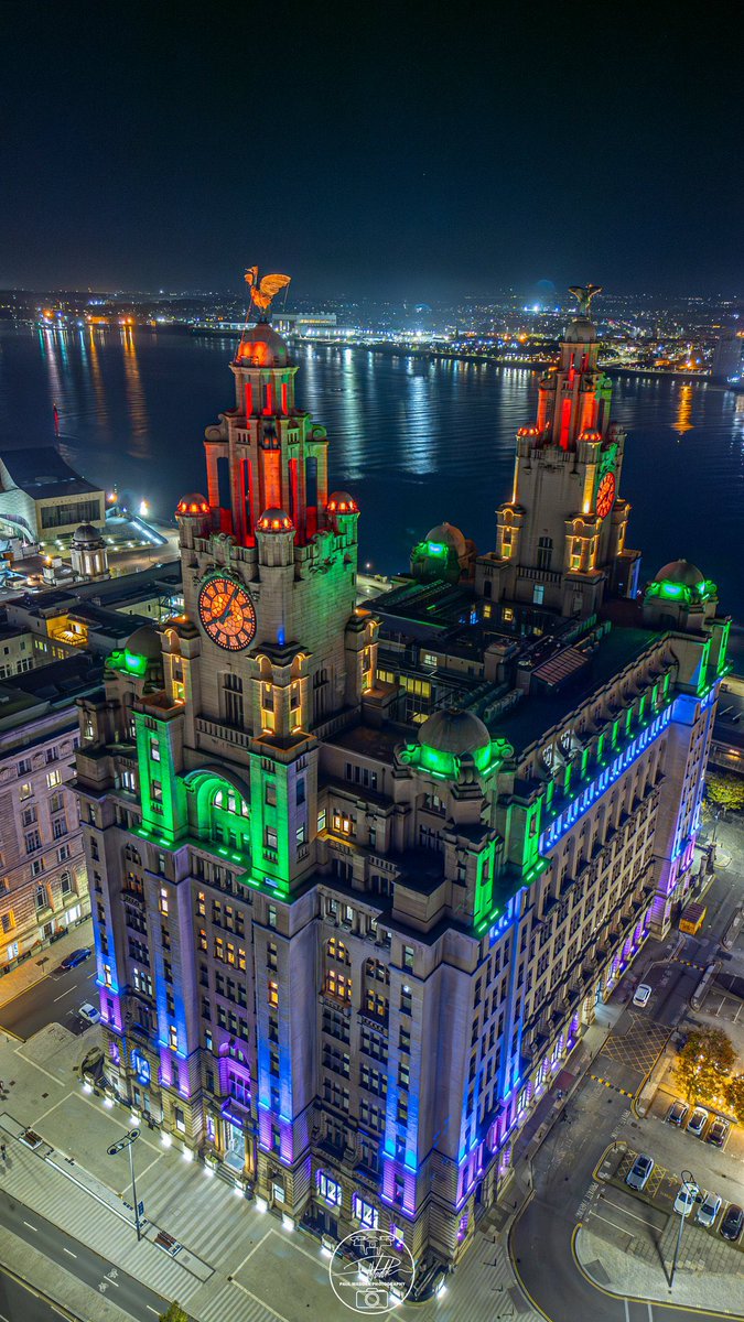 A colourful Royal Liver Building 😍

📸 <a href="/PaulMadden75/">Paul Madden Photography</a>