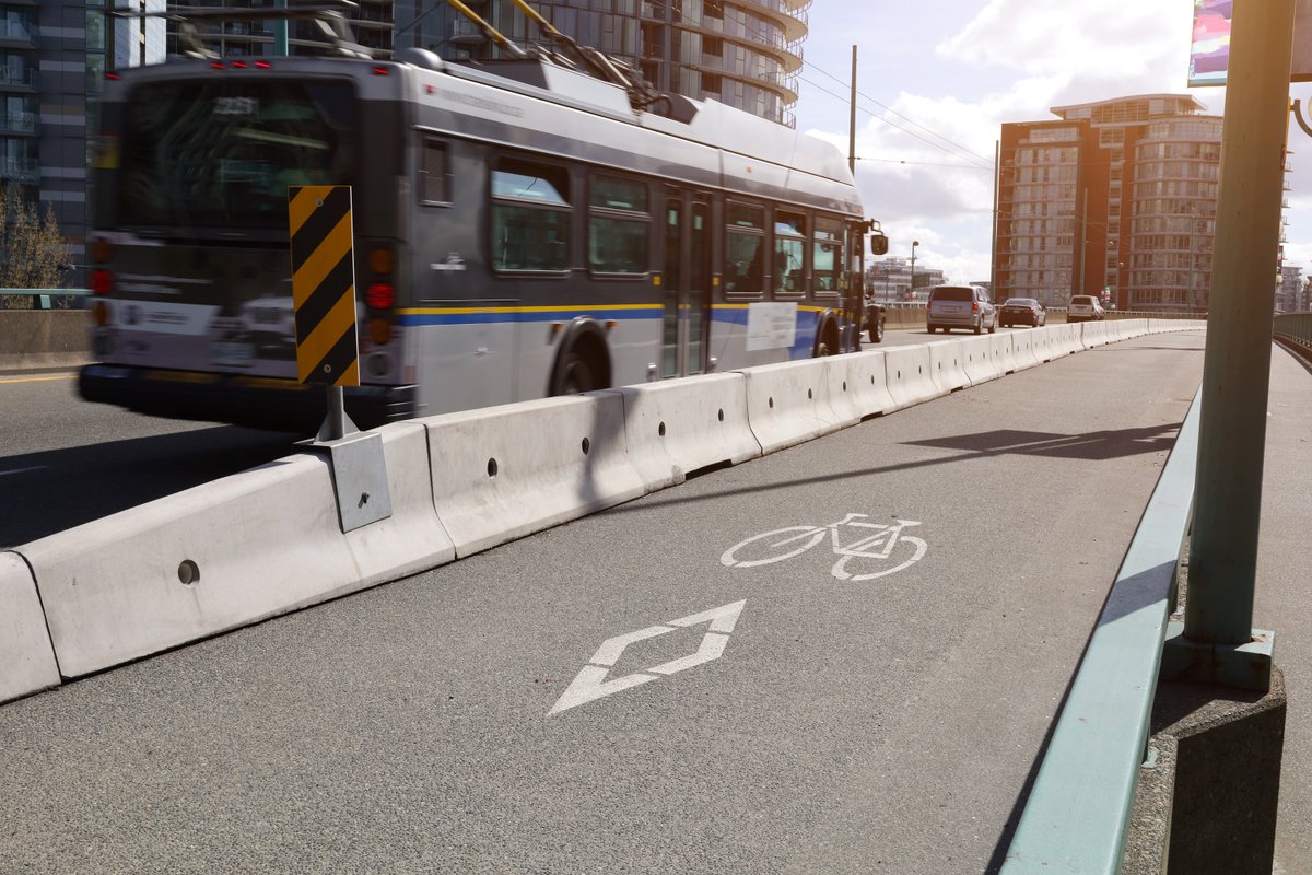 Did you know separated bike lanes can reduce cycling injuries by up to 90%? 

Canadian Youth Road Safety Week takes place this week until October 26th. 

Let’s push for safer active transport options in our communities: parachute.ca/ourfutureroads 

#OurFutureRoads