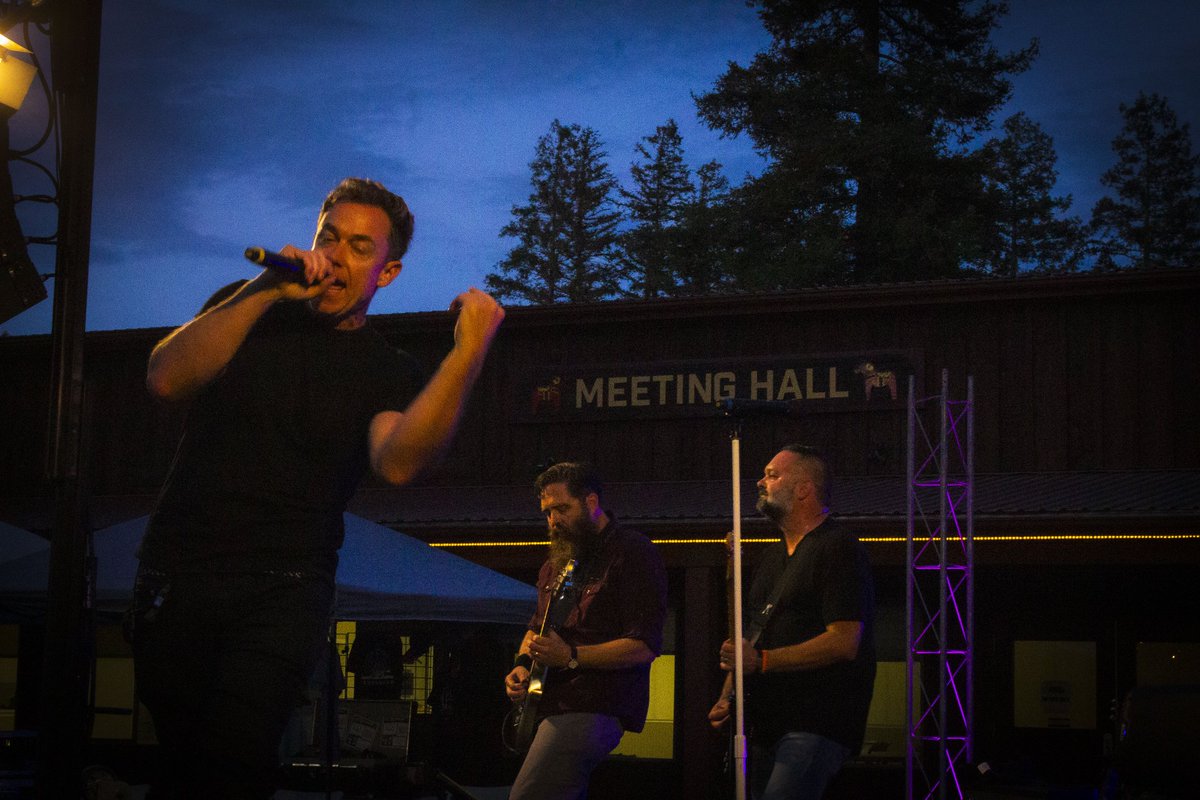 <a href="/BraydenCreation/">Brayden Creations</a> Justin Mauriello singing with <a href="/stoneshiver1/">Stoneshiver</a> at their Jamboree event in May :)