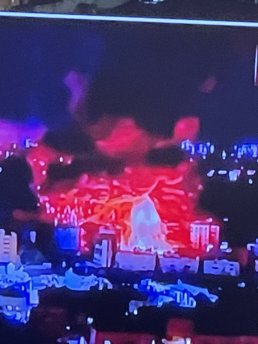 تمطر جمرا فوق جروح بيروت.