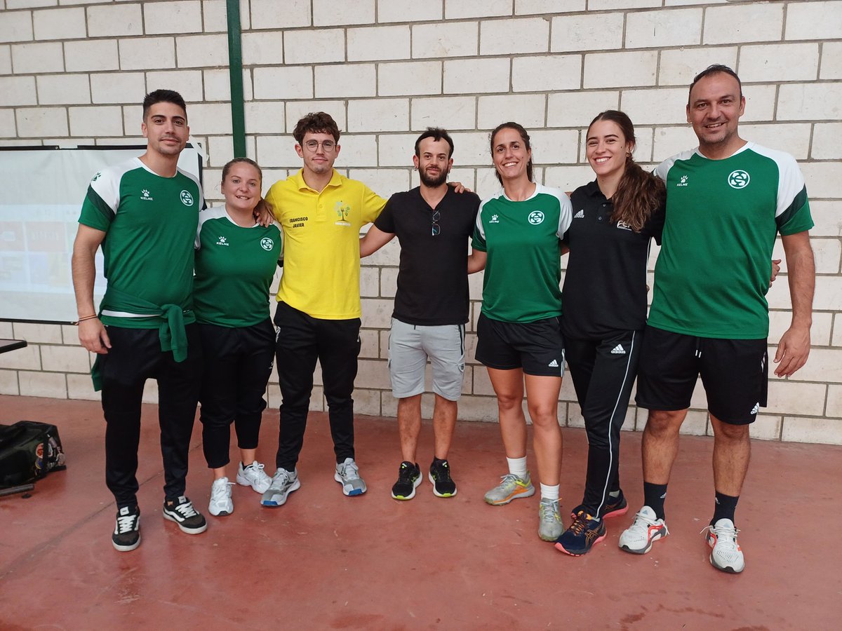 FedExFutbol's tweet photo. 💚🤍🖤 | #SelecciónExtremeña |

📸Hoy las jugadoras de las selecciones extremeñas femeninas han compaginado su entrenamiento con una charla formativa sobre nutrición a cargo de los especialistas de Anfra Nutrición.

✅La mejor preparación, dentro y fuera del campo.

🚀Con el impulso de @Iberitos

#SomosFEXFUTBOL
#VamosExtremeña