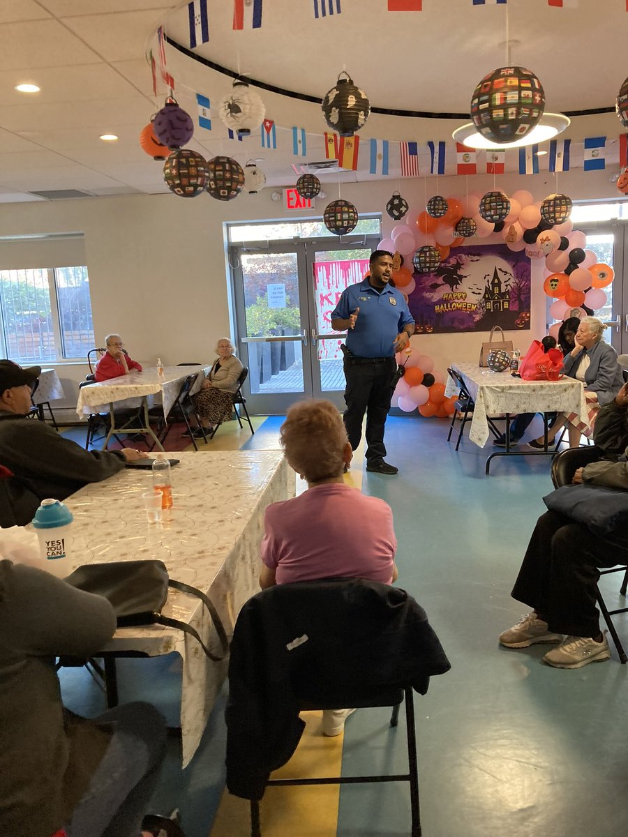 Special thanks to @Bronxcb1 for organizing an older adult financial protection seminar in partnership with <a href="/TDBank_US/">TD Bank</a>. Our crime prevention officer was able to educate our older adult community on scam trends and steps on how to protect themselves financially. 💵