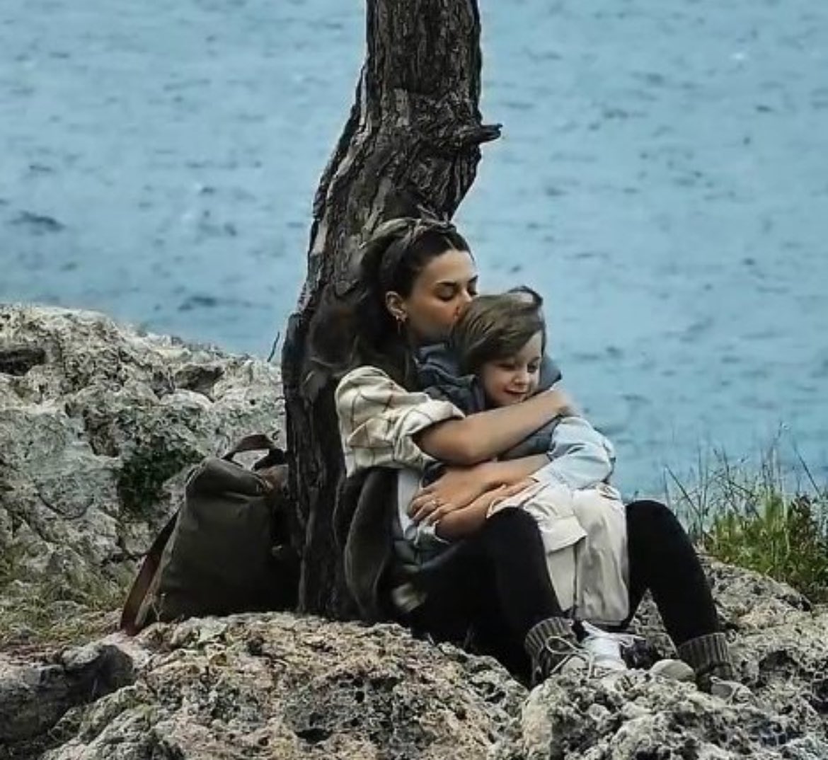 Everybody I’m back…
Dirò solo questo…la seconda volta ancora peggio della prima…
Rivedendolo i segnali nei dialoghi c’erano tutti per capire…

Niente,mi fermo qui perché ho bisogno di tempo, del mio tempo per metabolizzarlo…

#BlueCavePrimeIt 💙⛰️

Concludo solo così ⤵️