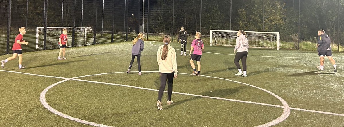 DRA_Community's tweet photo. Another top Give Rugby A Try session with @BGYouthService at Ebbw Vale tonight led by @Jsewell06
A great mix of boys and girls working on their skills together.
We’re back Friday at Abertillery Sports Centre 7.30pm
@dragonsrfc
#dragonsfamily #community #partners #offthestreet https://t.co/01sxccZ7mp