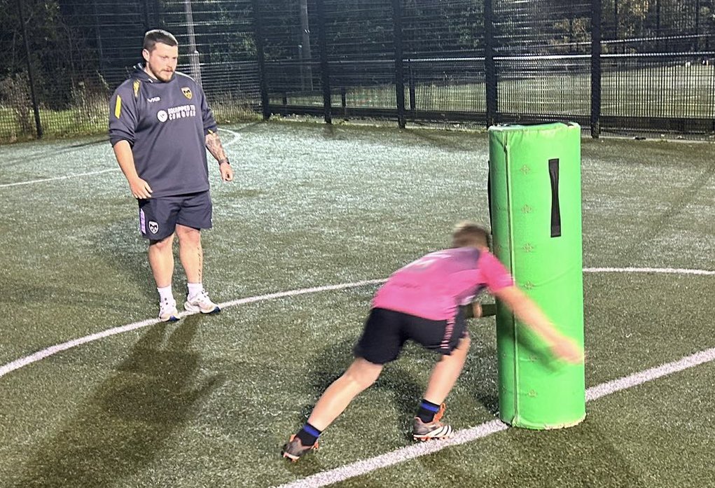 DRA_Community's tweet photo. Another top Give Rugby A Try session with @BGYouthService at Ebbw Vale tonight led by @Jsewell06
A great mix of boys and girls working on their skills together.
We’re back Friday at Abertillery Sports Centre 7.30pm
@dragonsrfc
#dragonsfamily #community #partners #offthestreet https://t.co/01sxccZ7mp