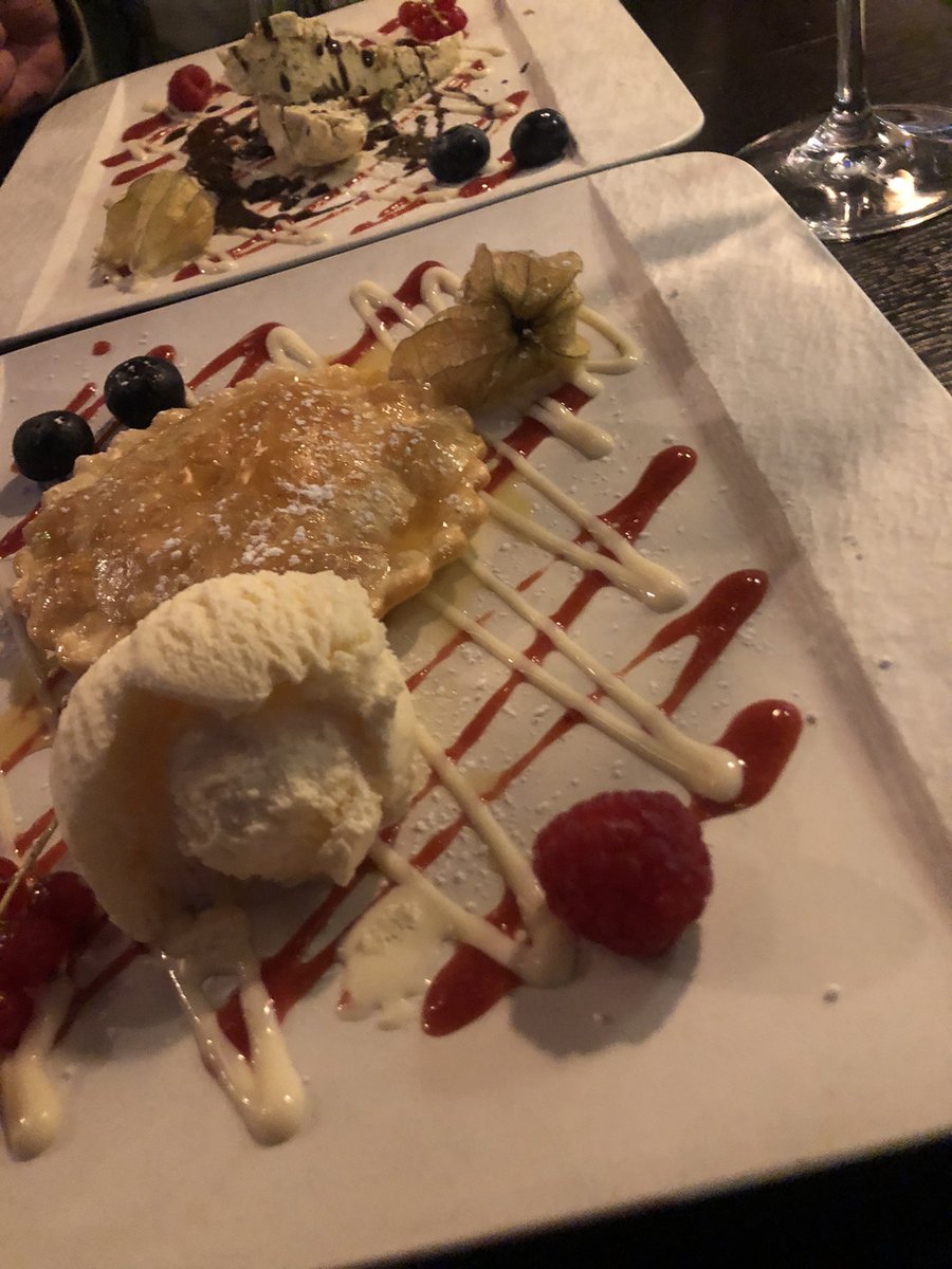 Tacitussi's tweet photo. The desert was killing
#abouttonight https://t.co/ZyfSDGbOZ6