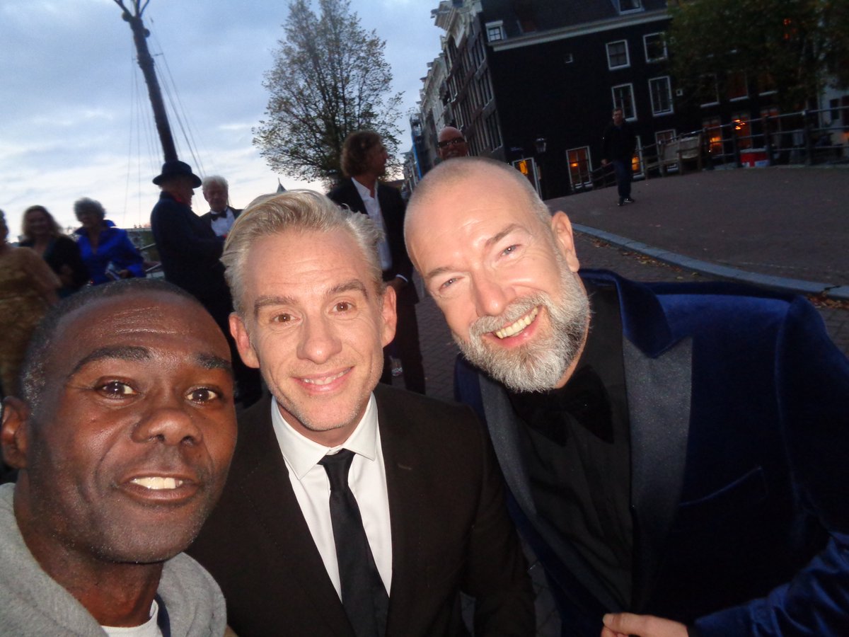 mikewaterval's tweet image. mikey mike@amsterdam with tv.presentator art rooijakkers and radio-dj jeroen kijk in de vegte
@jeroenkidv 
@artkooijakkers 
#b&amp;amp;bvoiceover 
#amsterdam 
#radiodj 
#wieisdemol
#jeroenkijkindevegte  
#expeditieroberson 
#artrooijakkers 
#rooijakkersoverdevloer