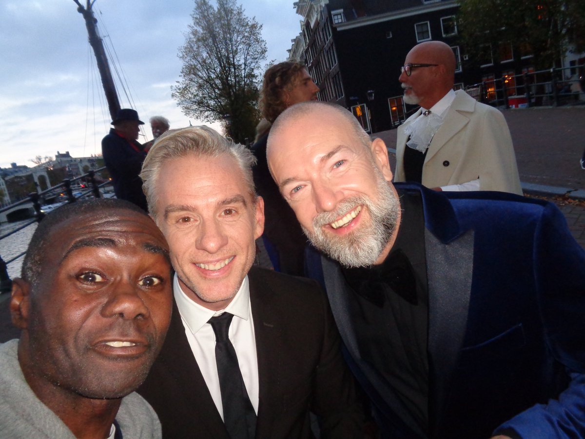 mikewaterval's tweet image. mikey mike@amsterdam with tv.presentator art rooijakkers and radio-dj jeroen kijk in de vegte
@jeroenkidv 
@artkooijakkers 
#b&amp;amp;bvoiceover 
#amsterdam 
#radiodj 
#wieisdemol
#jeroenkijkindevegte  
#expeditieroberson 
#artrooijakkers 
#rooijakkersoverdevloer