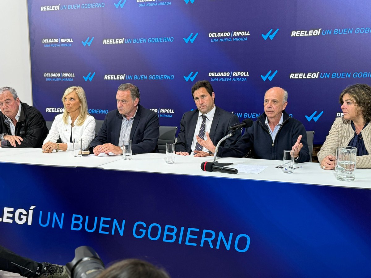 lauraraffo's tweet photo. Muy necesaria esta conferencia de prensa de @AlvaroDelgadoUy y equipo!

Hay que alertar a los uruguayos sobre el plan B del FA si no sale el plebiscito de la Seguridad social: nacionalizar los ahorros de los trabajadores. O sea, confiscarlos.

Lo explica @JavierGarcia_Uy https://t.co/49MUvbYEoh