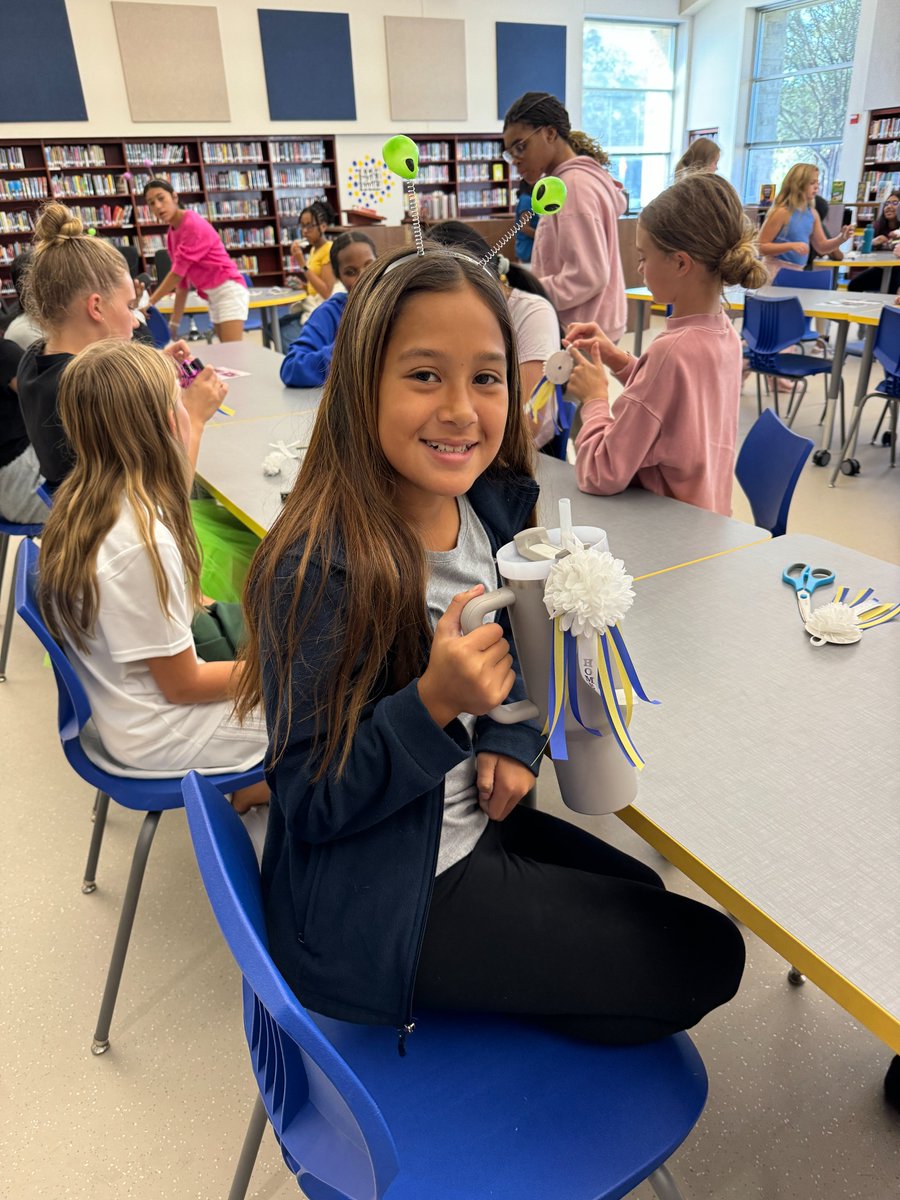 We had so much fun making Stanley &amp; Croc Mums during Flex Time in the SMS Library today! Thanks to Mrs. Krauska &amp; Mrs. Ortiz for helping out Mrs. Rabe &amp; Mrs. Bartis! #RaidersRead #RaidersRise