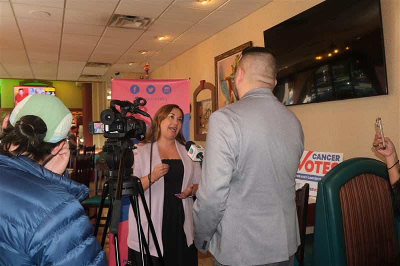 ACSCANCO's tweet image. Congressional District 8 Candidate @YadiraCaraveo joined our #cancervotes volunteers and @mifamiliavotaco for a roundtable discussion focused on saving lives through cancer research, access to healthcare, and tobacco control.
Visit cancervotes.org to learn more