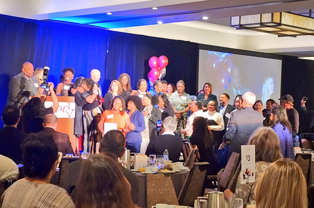 kim.lucas (@kdlucas04) on Twitter photo Started my day yesterday with <a href="/asprung/">Aimee Sprung</a> + friends celebrating <a href="/EdVestors/">EdVestors</a> #SchoolOnTheMove Prize. Congratulations to the <a href="/MattahuntBPS/">Mattahunt Elementary</a> on being this year's winner and congratulations to <a href="/BPSQuincyElem/">Josiah Quincy Elementary School</a> + BATA for being amazing finalists! Started my day yesterday with <a href="/asprung/">Aimee Sprung</a> + friends celebrating <a href="/EdVestors/">EdVestors</a> #SchoolOnTheMove Prize. Congratulations to the <a href="/MattahuntBPS/">Mattahunt Elementary</a> on being this year's winner and congratulations to <a href="/BPSQuincyElem/">Josiah Quincy Elementary School</a> + BATA for being amazing finalists!
