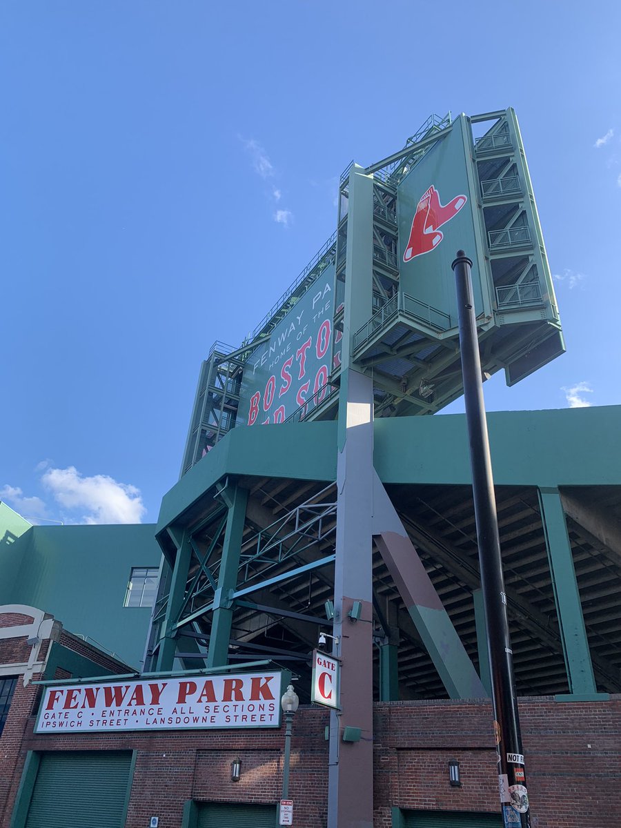 bradsanders1977's tweet photo. Fenway on a Wednesday https://t.co/x1NqiaEUK1