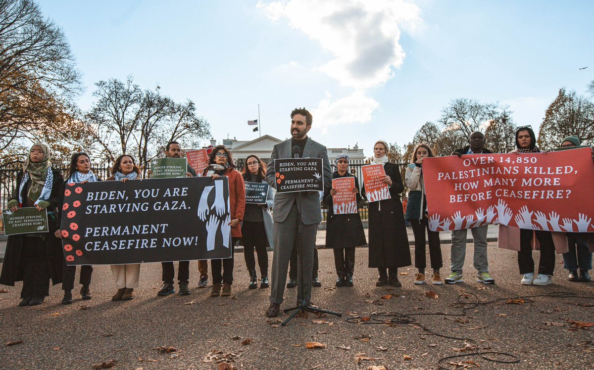 nycDSA's tweet image. 🚨A DEMOCRATIC SOCIALIST IS RUNNING FOR NYC MAYOR! 🚨
We’re thrilled to officially endorse Queens Assemblymember and Socialist in Office, Zohran Kwame Mamdani, for NYC Mayor.
🌟Donate: zohranfornyc.com/donate
