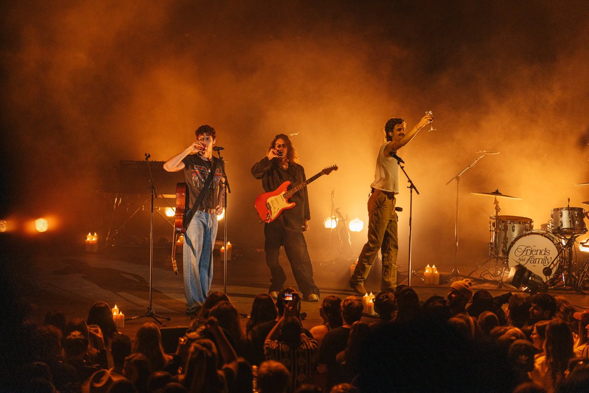 Shawn Mendes tweet media