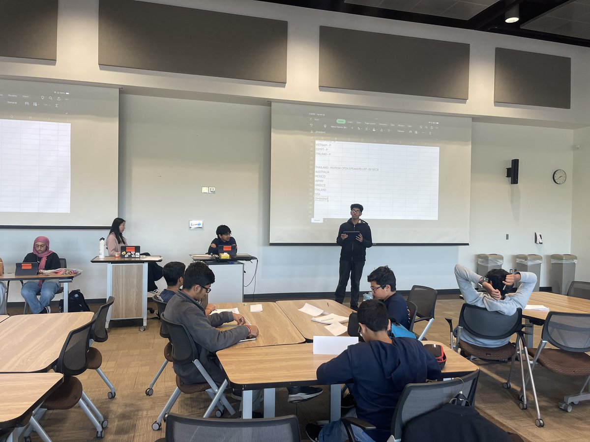 Model UN had their first Mock Con of the year!! The debate topic: The Great Cookie Debate: Who Makes The Best Cookies? 🍪