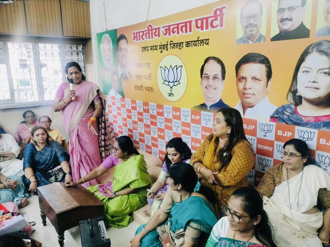 Menakab's tweet photo. “आज, 23/10/24 को महिला मोर्चा की राष्ट्रीय अध्यक्ष श्रीमती @VanathiBJP जी ने आगामी महाराष्ट्र चुनावों के लिए रणनीति बनाने के लिए मुंबई के जिल्हाअध्यक्ष और प्रमुख पदाधिकारियों के साथ बैठक की, जिसमें राज्य के भविष्य को आकार देने में महिलाओं की महत्वपूर्ण भूमिका पर जोर दिया गया।" https://t.co/UjTnVMmkee