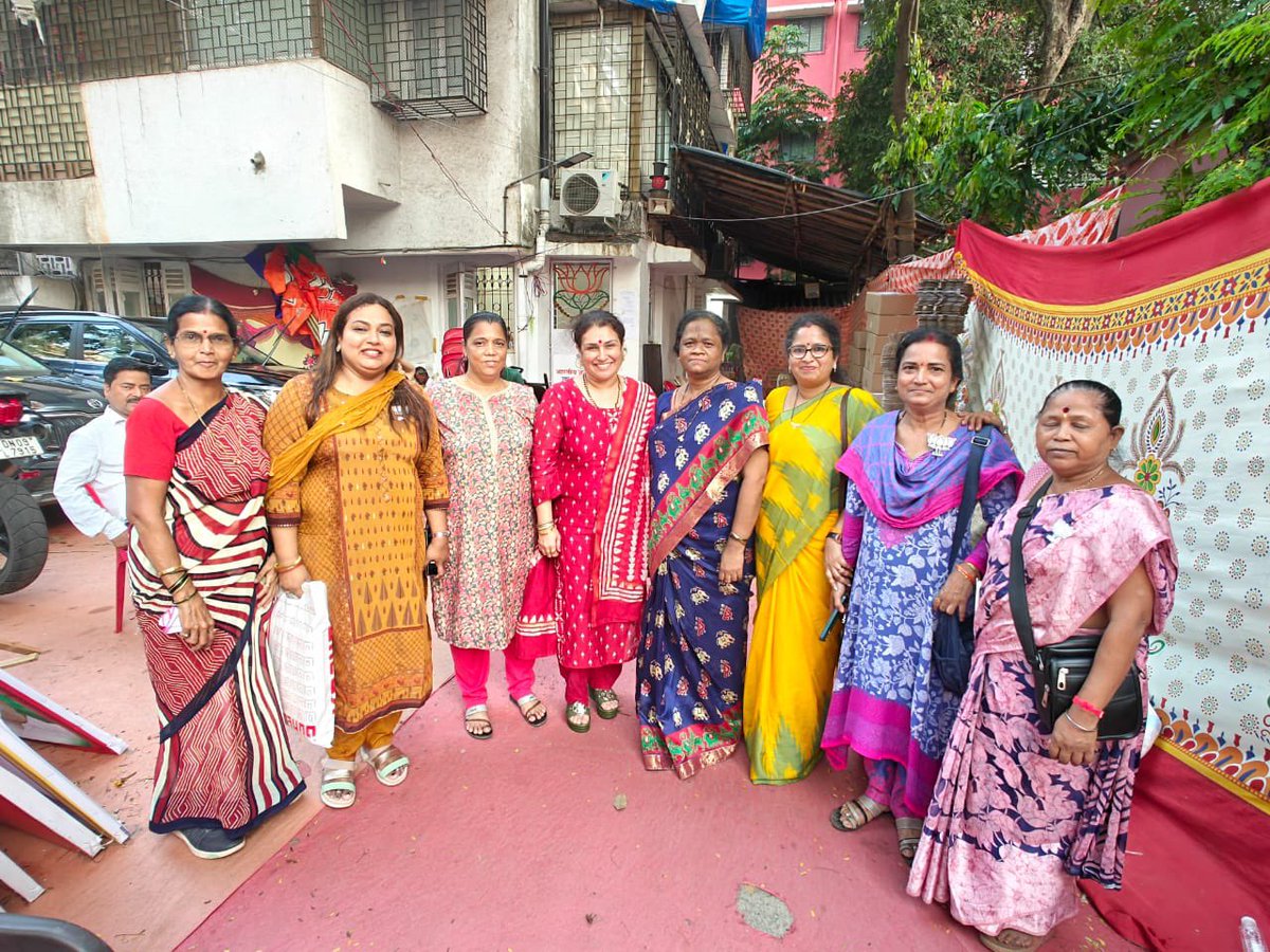 Menakab's tweet photo. Also present were @AshwiniML2 @MayaNaroliya @ShalakaSalviBJP @MrsGandhi @MadhaviBhuta @Ushavajpayee @sheetalgambhir2 @MhatreViru @AshataiMarathe https://t.co/93OvlILADy